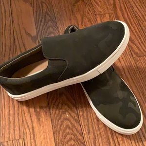 Steve Madden camp-slip ons